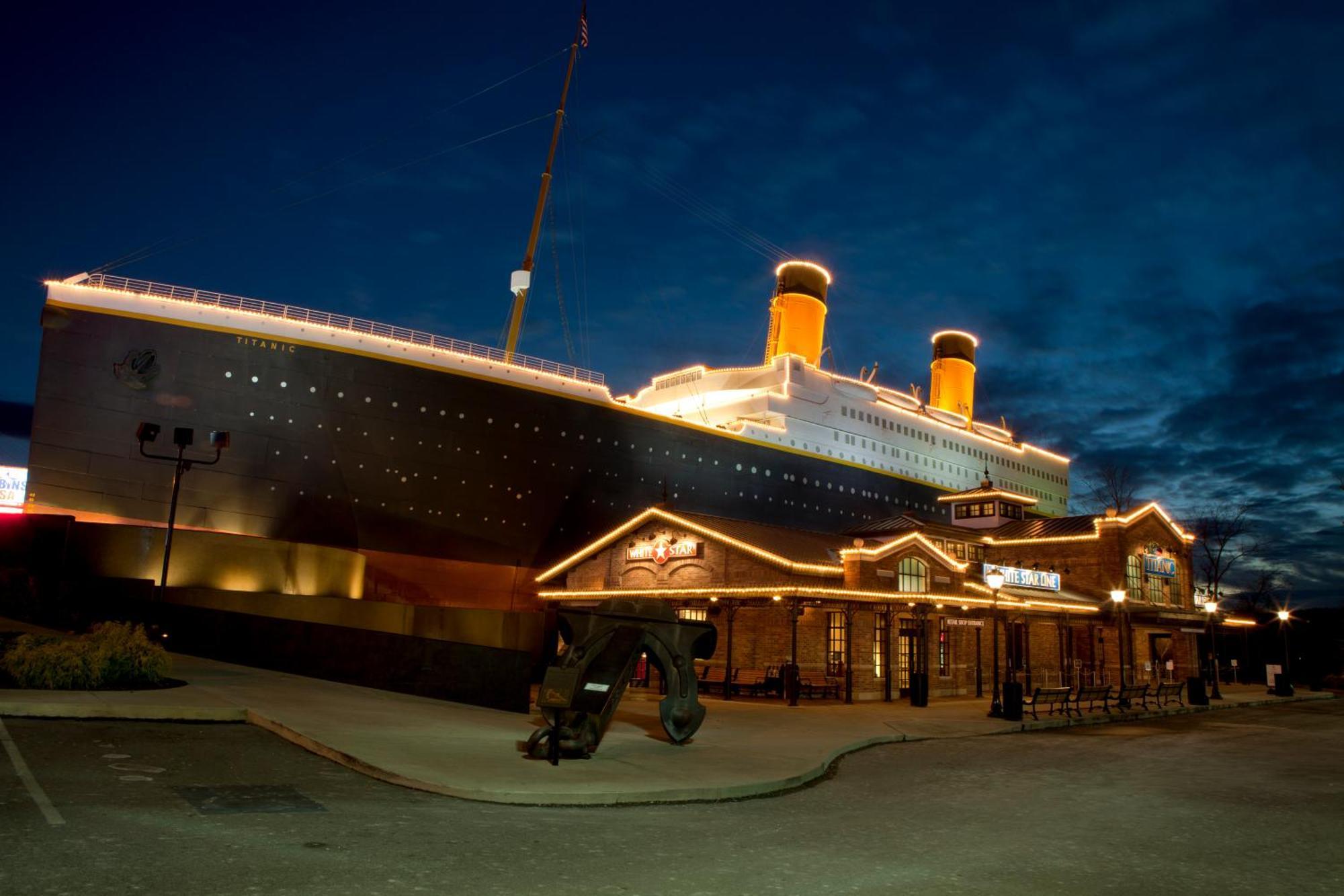 A Higher Calling, 1089 Of Free Area Attraction Tickets For Each Paid Day, Dollywood And More! Pigeon Forge Exterior photo